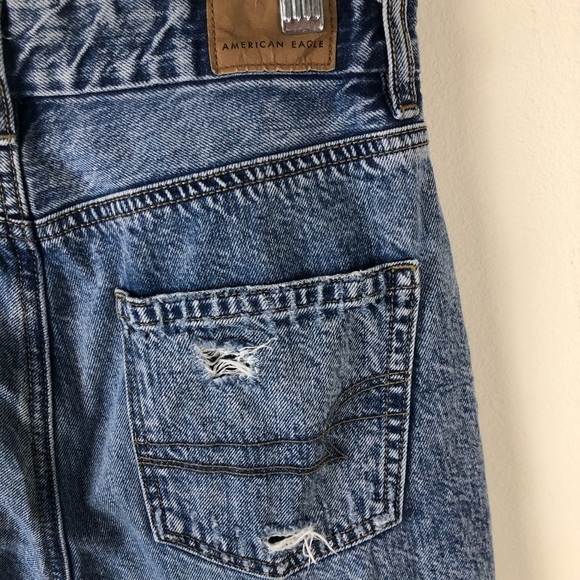American Eagle- Curvy Mom Jean 90’s wash (0 short) - Picture 9 of 15